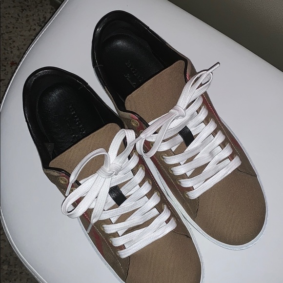 Burberry sneakers - Picture 1 of 2